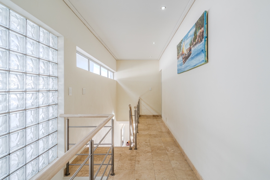 2 Bedroom Property for Sale in Camps Bay Western Cape